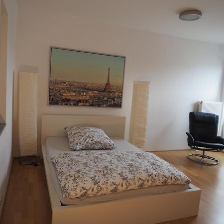 B8 - Just A Private Accommodation Dusseldorf Bagian luar foto