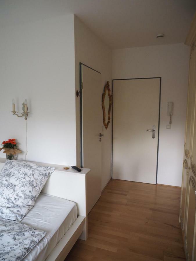 B8 - Just A Private Accommodation Dusseldorf Bagian luar foto
