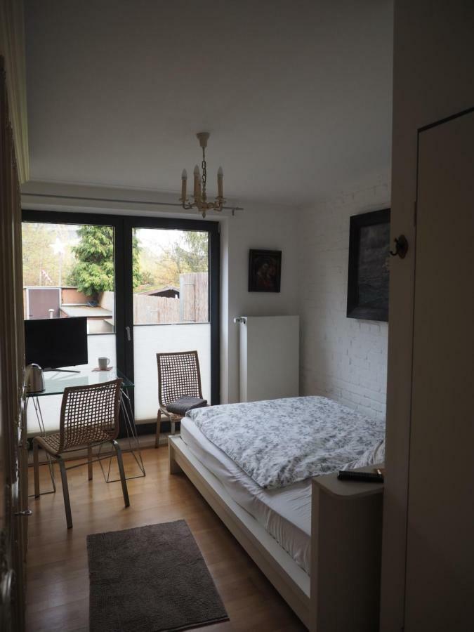 B8 - Just A Private Accommodation Dusseldorf Bagian luar foto