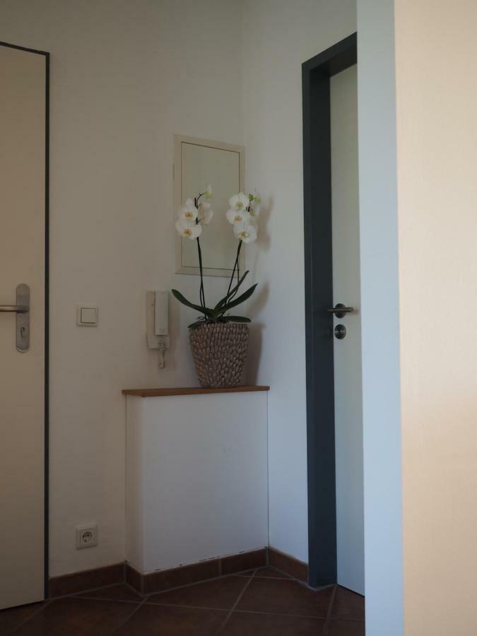 B8 - Just A Private Accommodation Dusseldorf Bagian luar foto