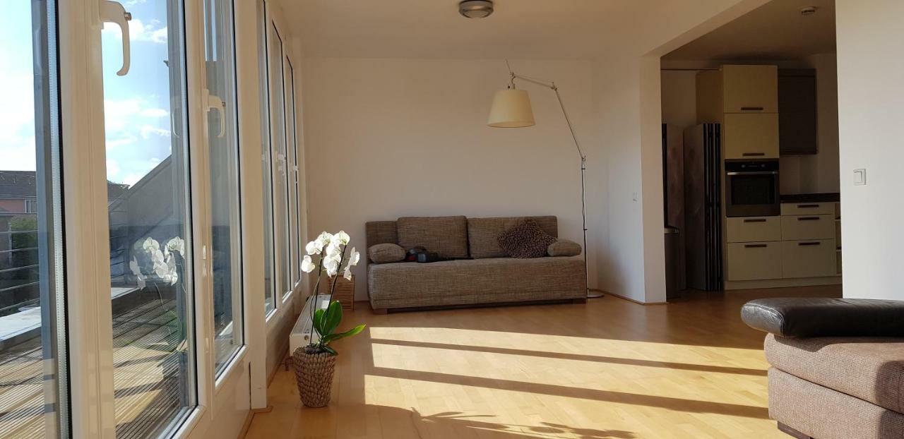 B8 - Just A Private Accommodation Dusseldorf Bagian luar foto