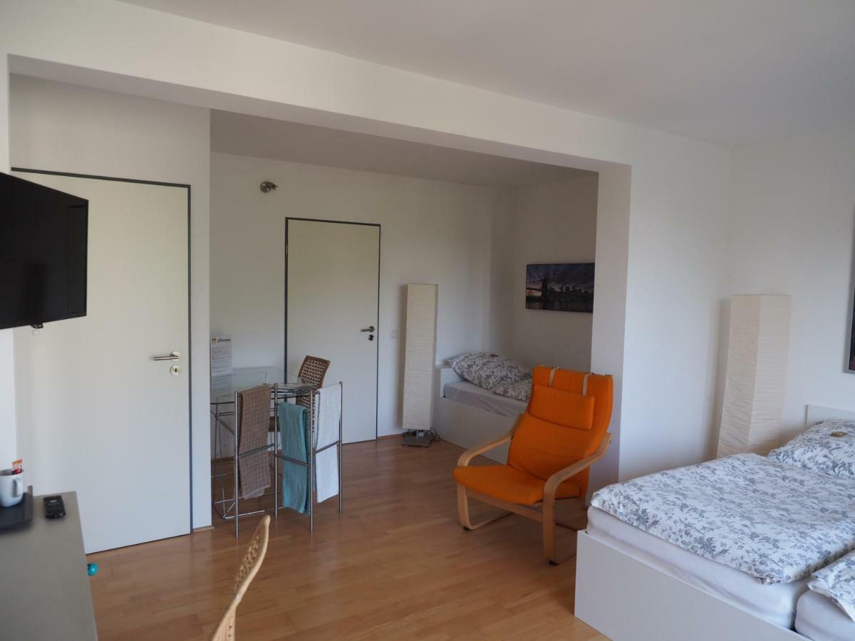 B8 - Just A Private Accommodation Dusseldorf Bagian luar foto