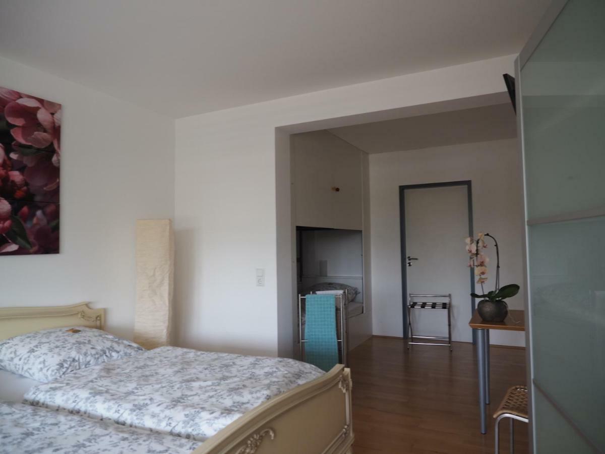 B8 - Just A Private Accommodation Dusseldorf Bagian luar foto