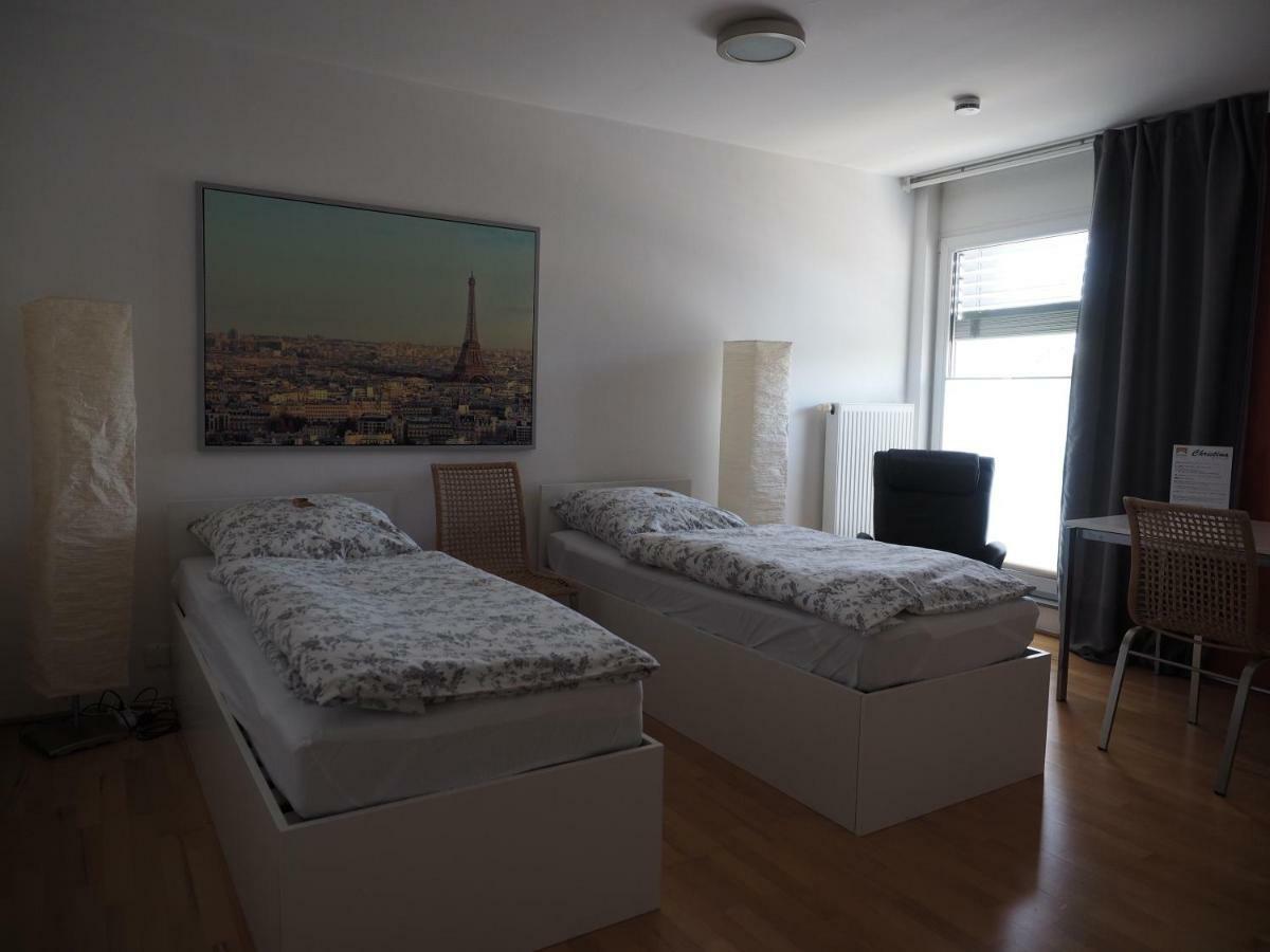B8 - Just A Private Accommodation Dusseldorf Bagian luar foto