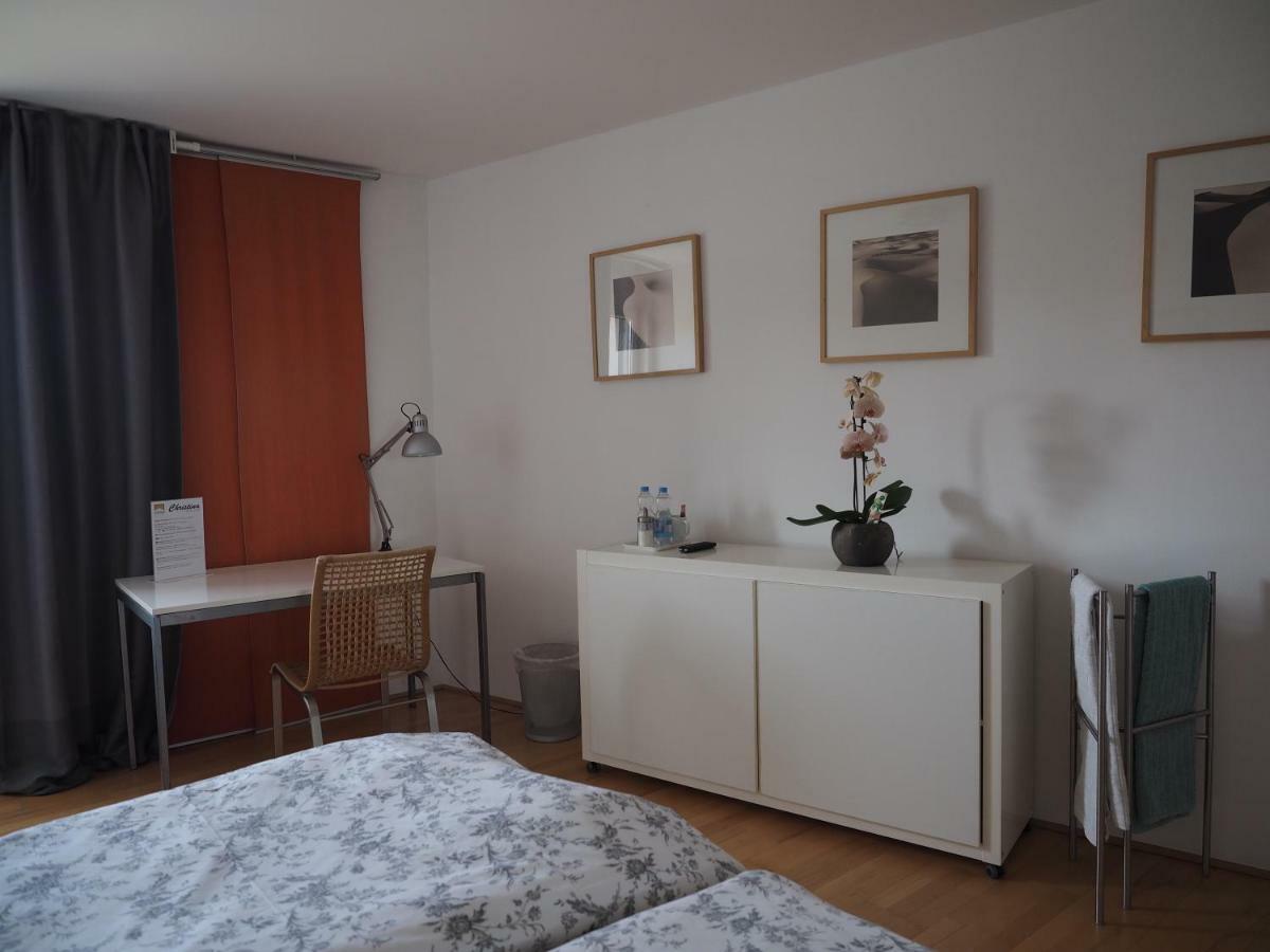 B8 - Just A Private Accommodation Dusseldorf Bagian luar foto