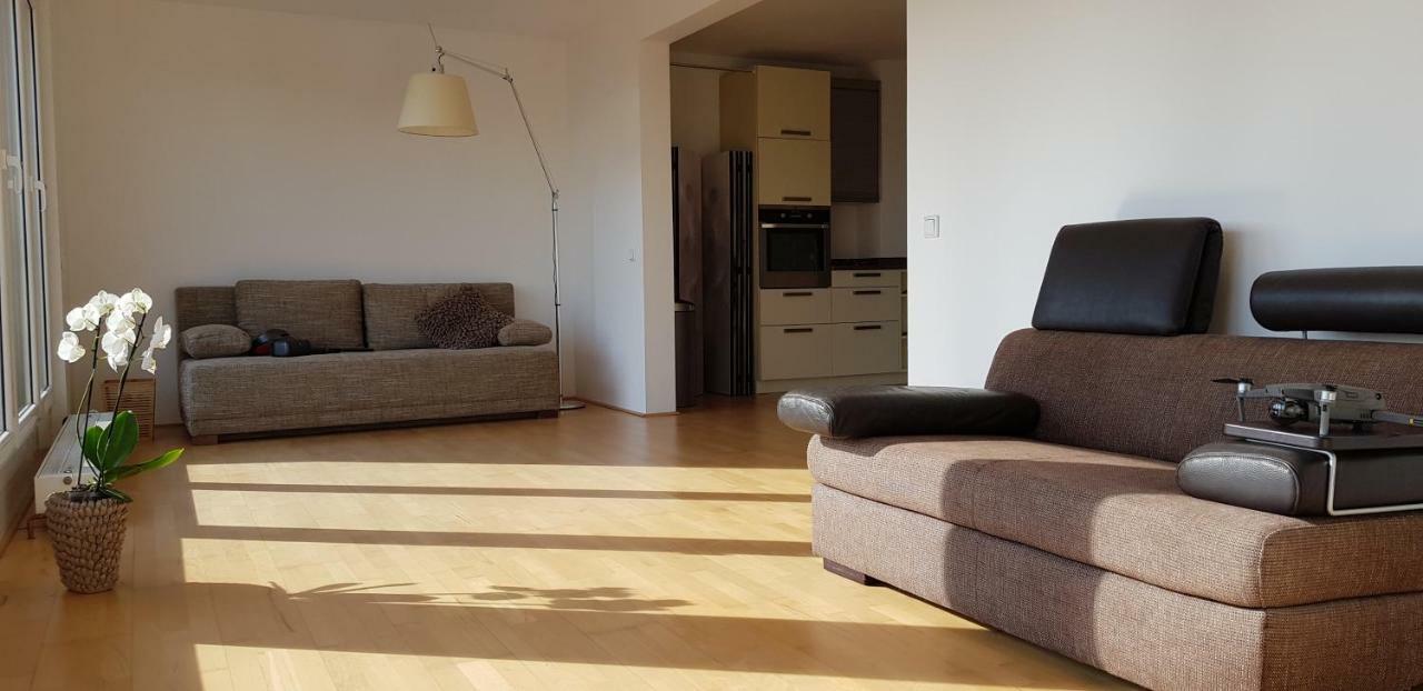 B8 - Just A Private Accommodation Dusseldorf Bagian luar foto